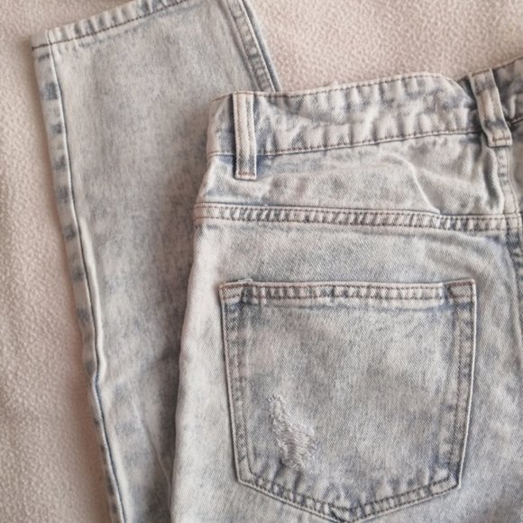 Urban Planet Refuge Denim Vintage High Rise Distressed Light Wash Mom Jeans - Picture 8 of 12